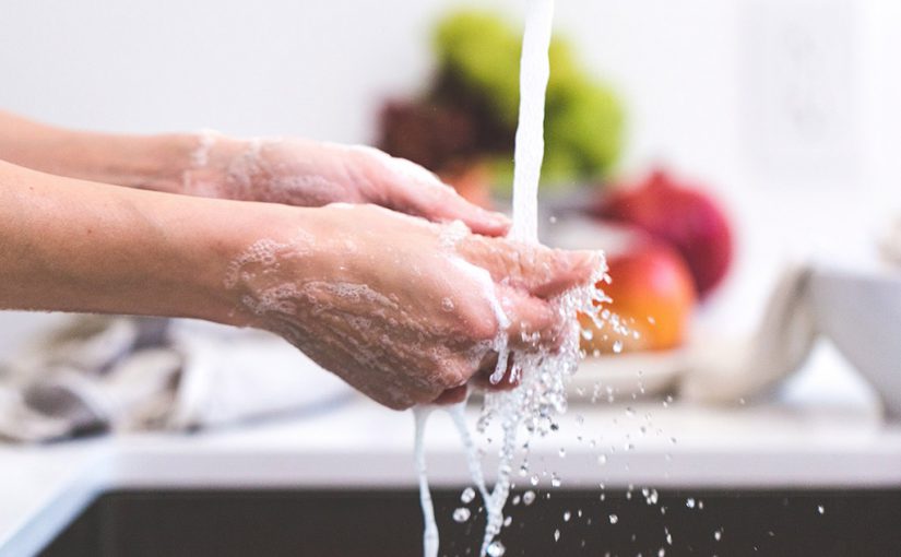 ¿Cómo quitar el mal olor de las manos al cocinar?