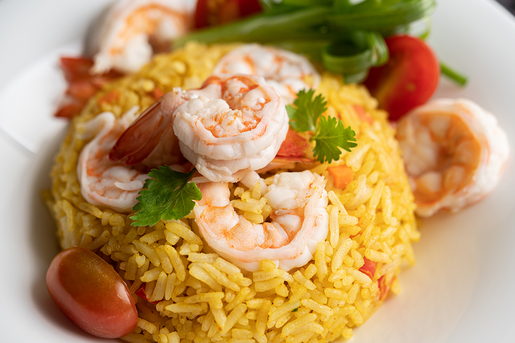 Arroz con camarones y coco