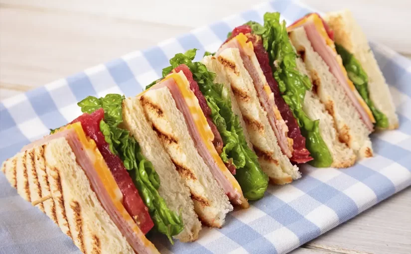 Sándwiches perfectos para llevar a la playa: Fáciles, frescos y con sabor tico