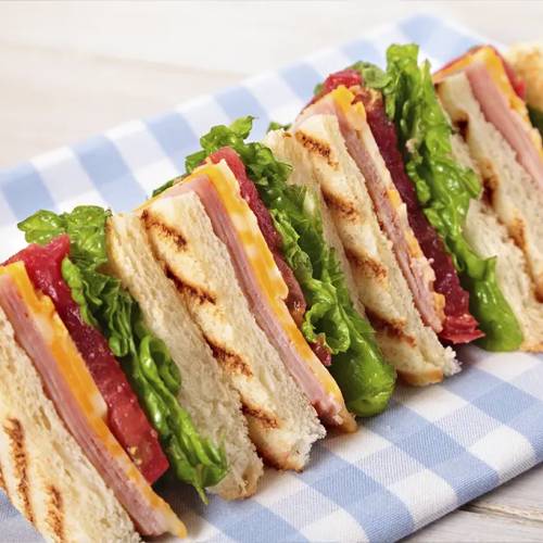 Sándwiches perfectos para llevar a la playa: Fáciles, frescos y con sabor tico