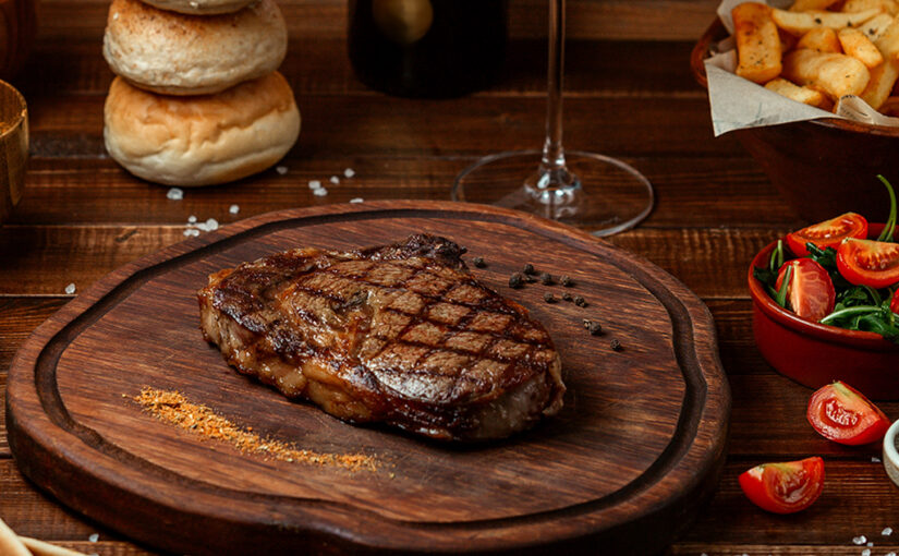 Ribeye con papas rústicas al romero: sabor gourmet en casa