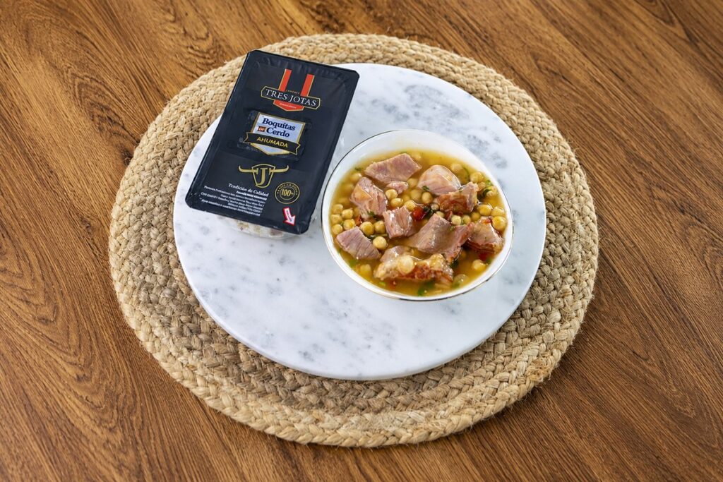 Frijoles blancos con cerdo ahumado: el sabor que conquista la mesa